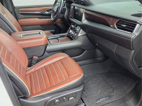 Certified 2023 GMC Yukon XL Denali Ultimate w/ LPO, Floor Liner Package AWD/4WD image 20