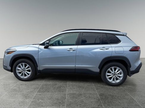 Used 2026 Toyota Corolla Cross LE w/ Cold Weather Package image 3