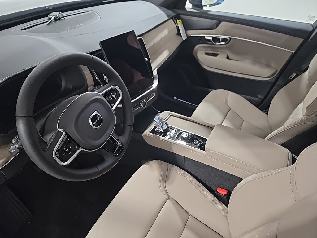 Used 2026 Volvo XC90 B6 Plus w/ Protection Package Premier AWD/4WD image 18