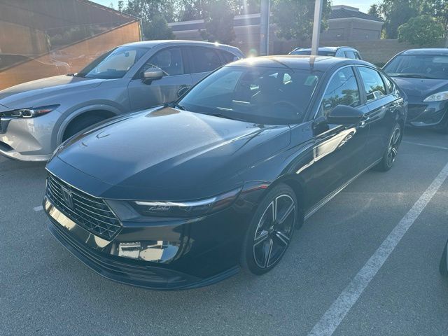 Used 2023 Honda Accord Sport image 2