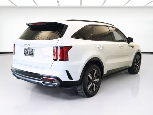 Used 2023 Kia Sorento S image 4