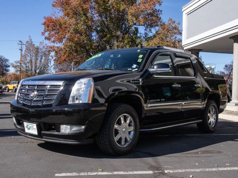 Used 2008 Cadillac Escalade EXT image 3
