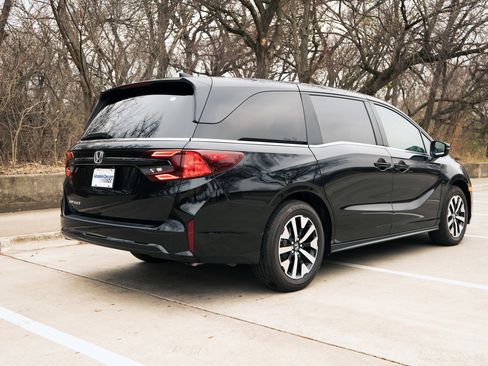 Certified 2025 Honda Odyssey EX-L image 9