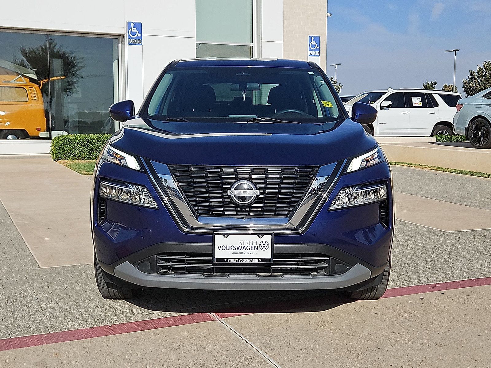 Used 2023 Nissan Rogue SV FWD image 3