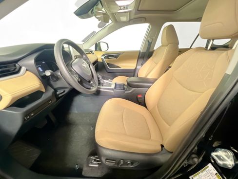 Used 2025 Toyota RAV4 XLE image 14