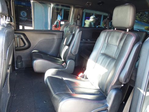 Used 2019 Dodge Grand Caravan GT image 7