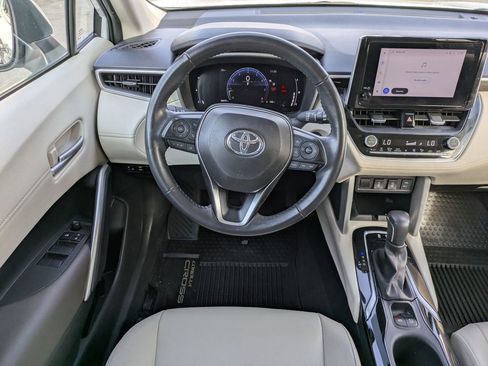 Used 2024 Toyota Corolla Cross XLE image 31