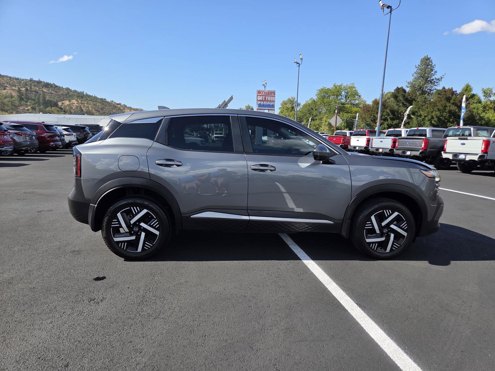 Used 2025 Nissan Kicks SV FWD image 4