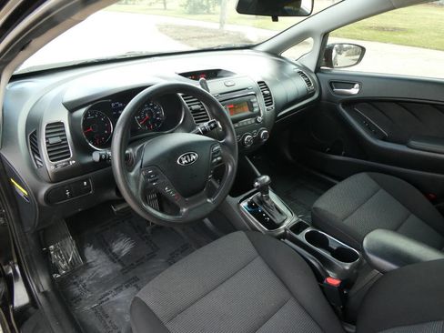 Used 2017 Kia Forte LX FWD image 10