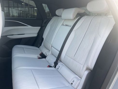 New 2024 Cadillac Lyriq Luxury image 33