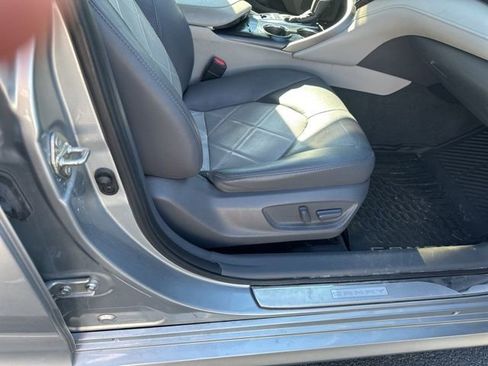 Used 2019 Toyota Camry XLE w/ Navigation Package image 12