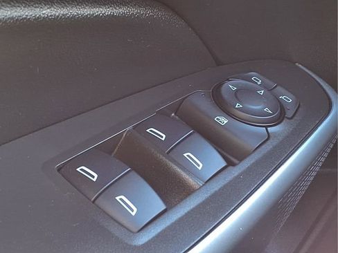 Used 2025 Chevrolet Trax RS w/ Driver Confidence Package image 23