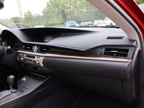 Used 2015 Lexus ES 350 w/ Luxury Package FWD image 9