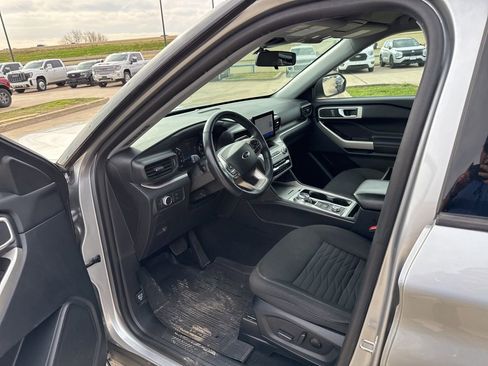 Used 2021 Ford Explorer XLT image 19