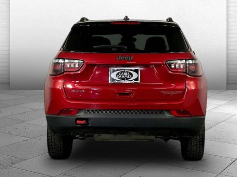 Used 2025 Jeep Compass Trailhawk image 3