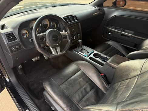 Used 2014 Dodge Challenger R/T RWD image 10