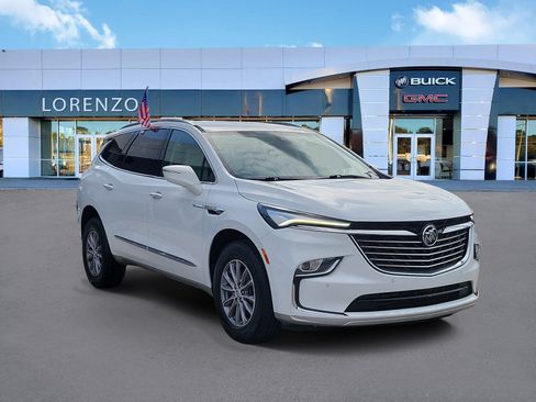 Used 2024 Buick Enclave Essence FWD image 3