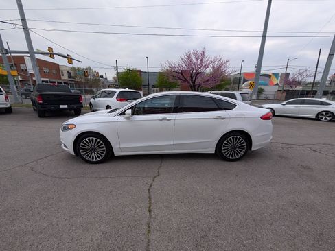 Used 2018 Ford Fusion SE w/ Fusion SE Technology Package FWD image 9