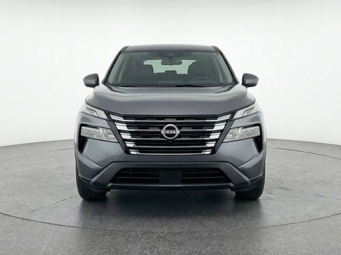 Used 2025 Nissan Rogue SV image 2