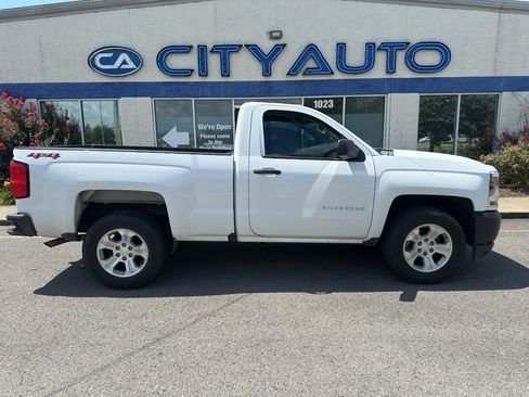 Used 2018 Chevrolet Silverado 1500 W/T w/ WT Convenience Package AWD/4WD image 3