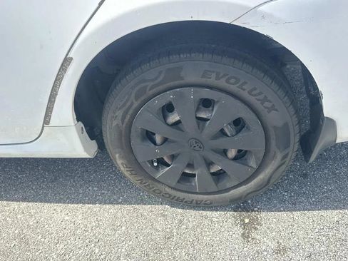 Used 2011 Toyota Corolla LE FWD image 10