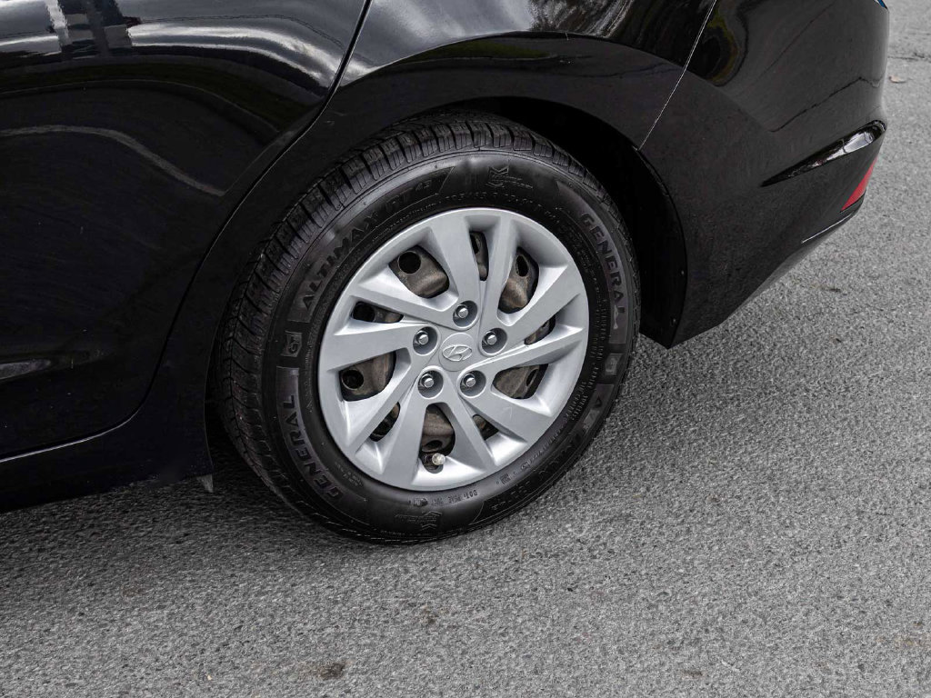 Used 2020 Hyundai Elantra SE FWD image 8