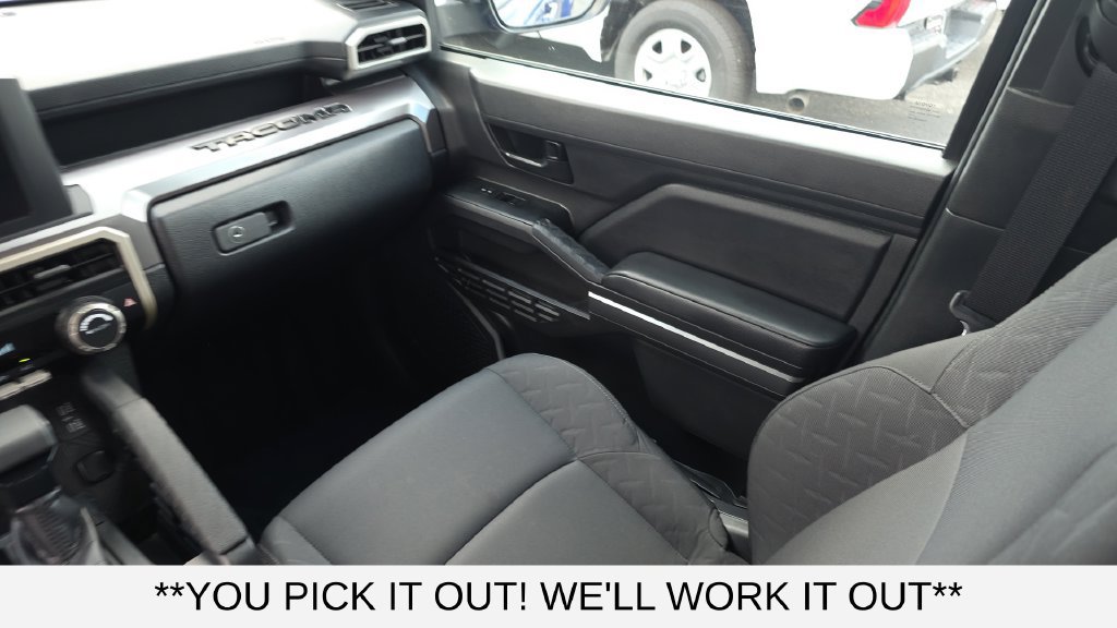 Used 2025 Toyota Tacoma SR5 AWD/4WD image 26