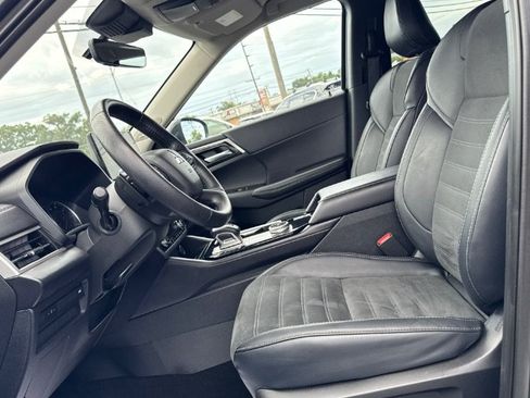 Used 2025 Mitsubishi Outlander SE AWD/4WD image 17