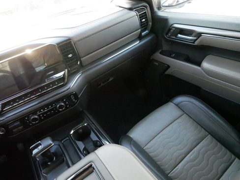 Used 2022 Chevrolet Silverado 1500 ZR2 w/ Technology Package image 11