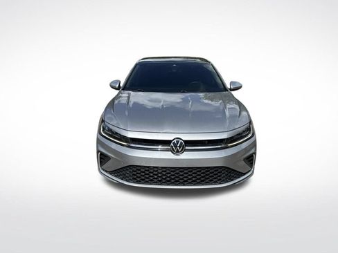 Used 2025 Volkswagen Jetta SE FWD image 3