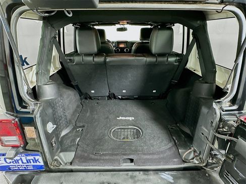 Used 2015 Jeep Wrangler Unlimited Sahara w/ Connectivity Group image 28