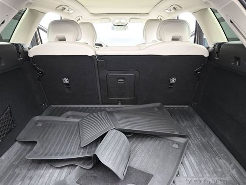 Used 2023 Volvo XC60 B5 Ultimate image 32