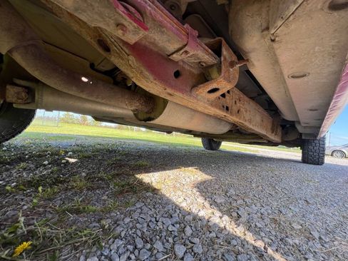Used 2017 Chevrolet Express 2500 RWD image 16