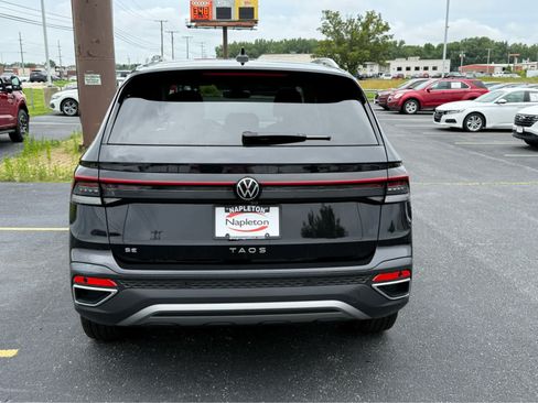 Used 2025 Volkswagen Taos SE FWD image 6