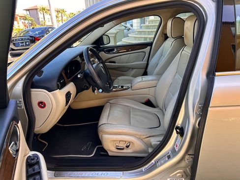 Used 2009 Jaguar XJ Vanden Plas Super V8 Portfolio RWD image 22