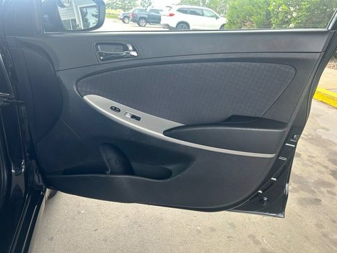 Used 2012 Hyundai Accent SE FWD image 20