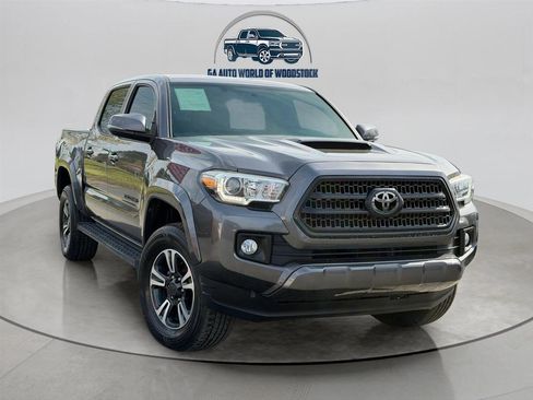 Used 2016 Toyota Tacoma TRD Sport w/ Towing Package image 2