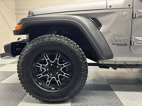 Used 2018 Jeep Wrangler Sport AWD/4WD image 12