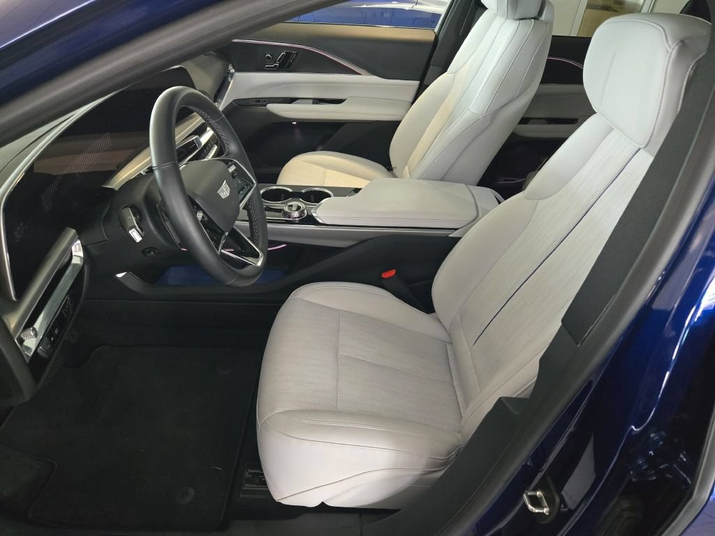 Used 2024 Cadillac Lyriq Sport AWD/4WD image 23