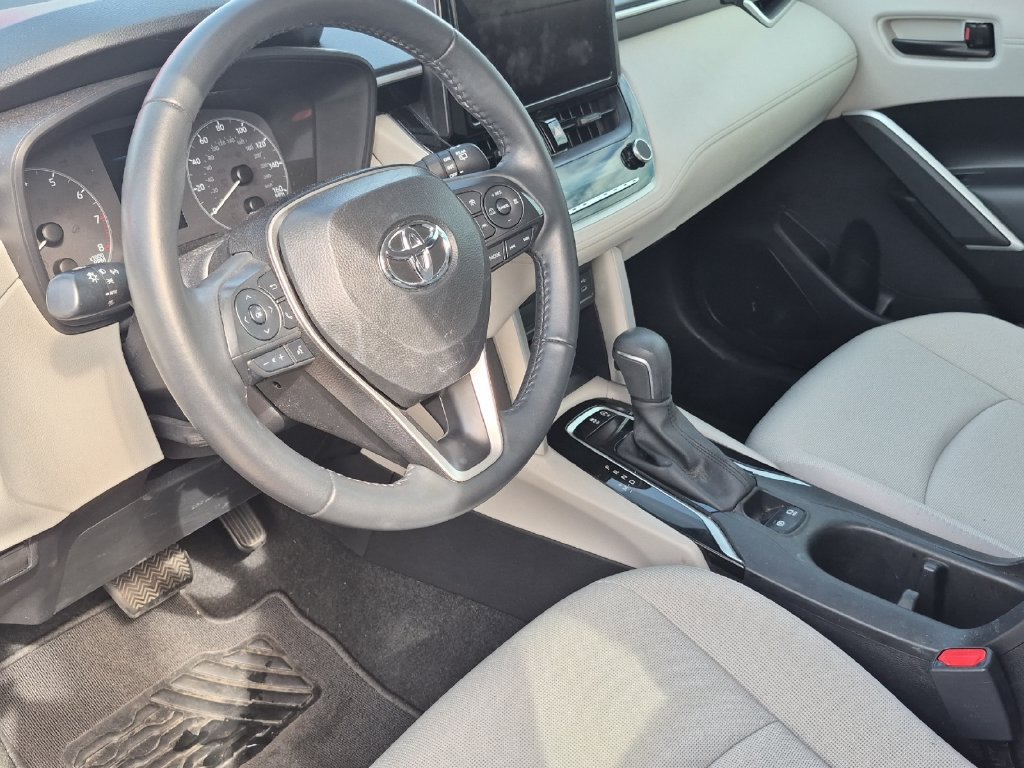 Certified 2025 Toyota Corolla Cross LE FWD image 10