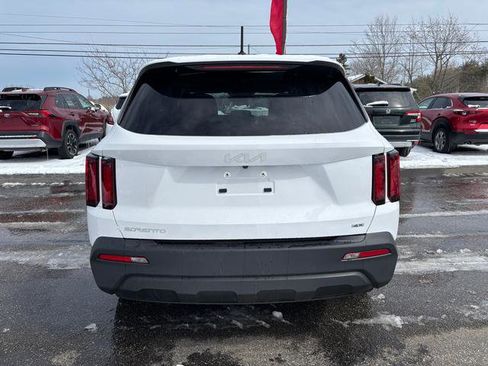 Certified 2023 Kia Sorento LX image 7