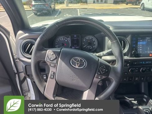 Used 2017 Toyota Tacoma TRD Sport image 12
