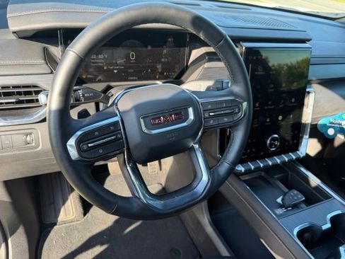 Certified 2026 GMC Acadia Elevation w/ Elevation Premium Package FWD image 22