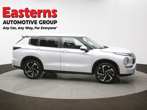 Used 2024 Mitsubishi Outlander SE image 47