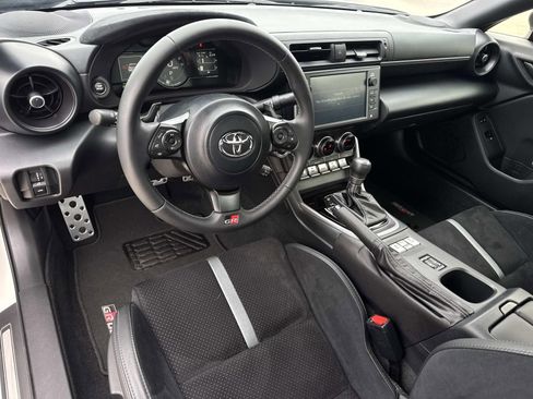 Used 2025 Toyota GR86 Premium RWD image 17