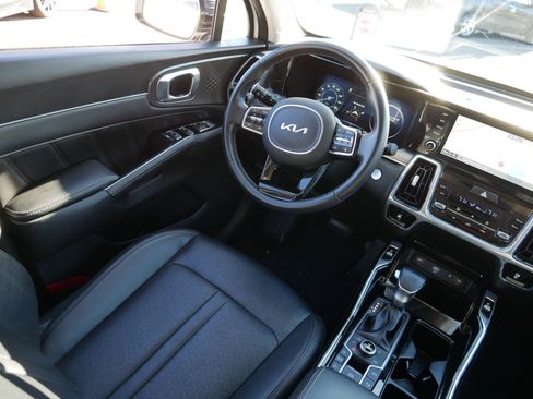 Certified 2023 Kia Sorento SX image 9