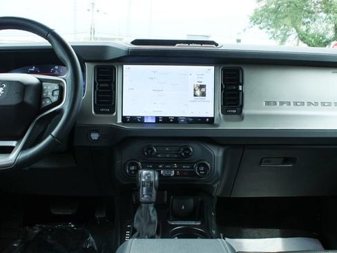 Used 2025 Ford Bronco Outer Banks AWD/4WD image 16