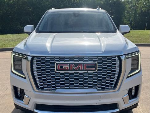 Used 2022 GMC Yukon XL Denali AWD/4WD image 8