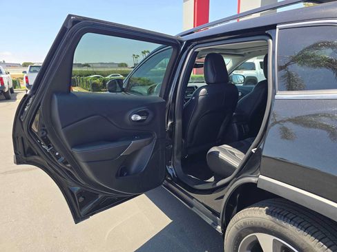 Used 2022 Jeep Cherokee Limited AWD/4WD image 17