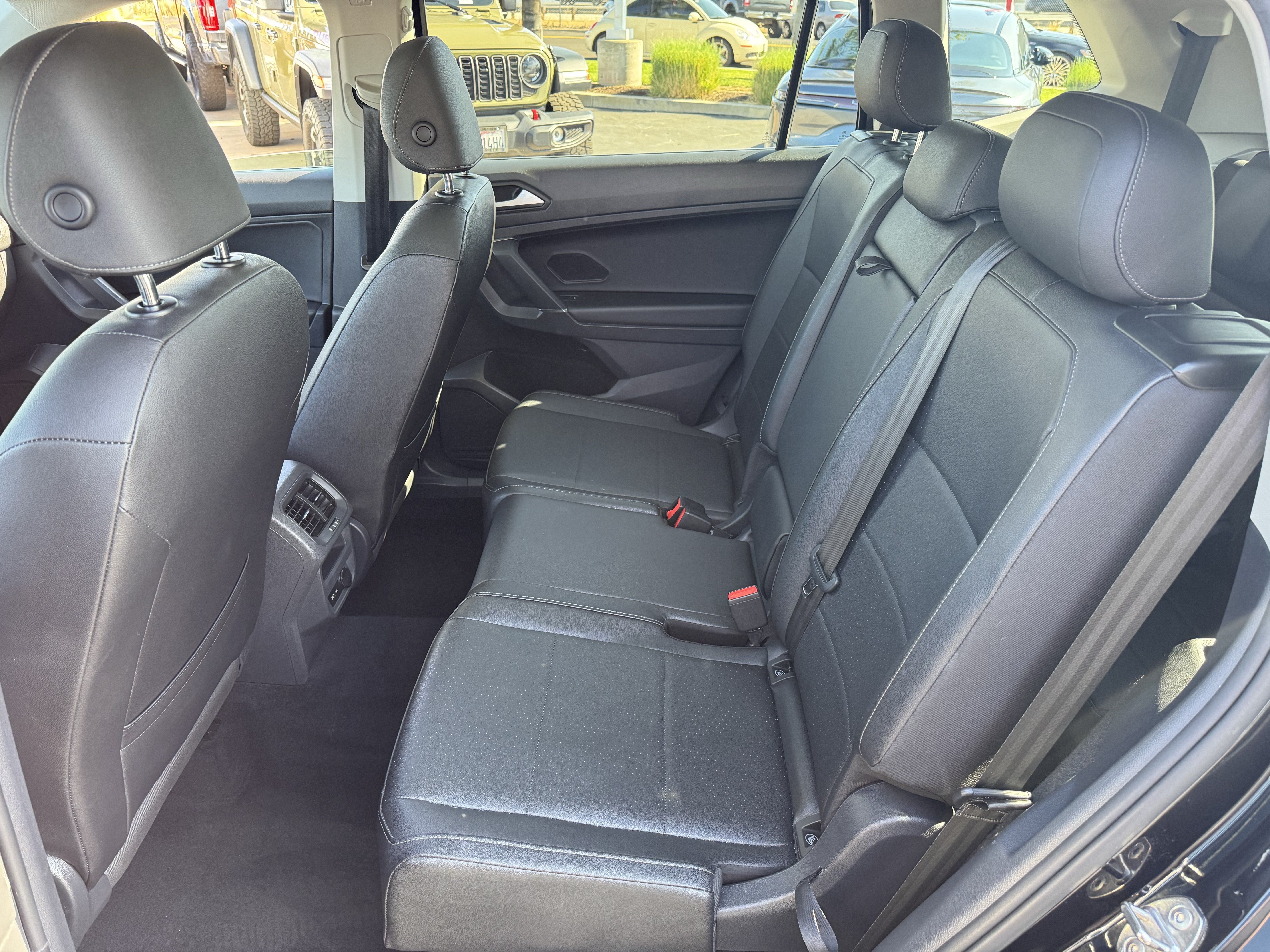 Used 2020 Volkswagen Tiguan SE w/ Panoramic Sunroof Package FWD image 28